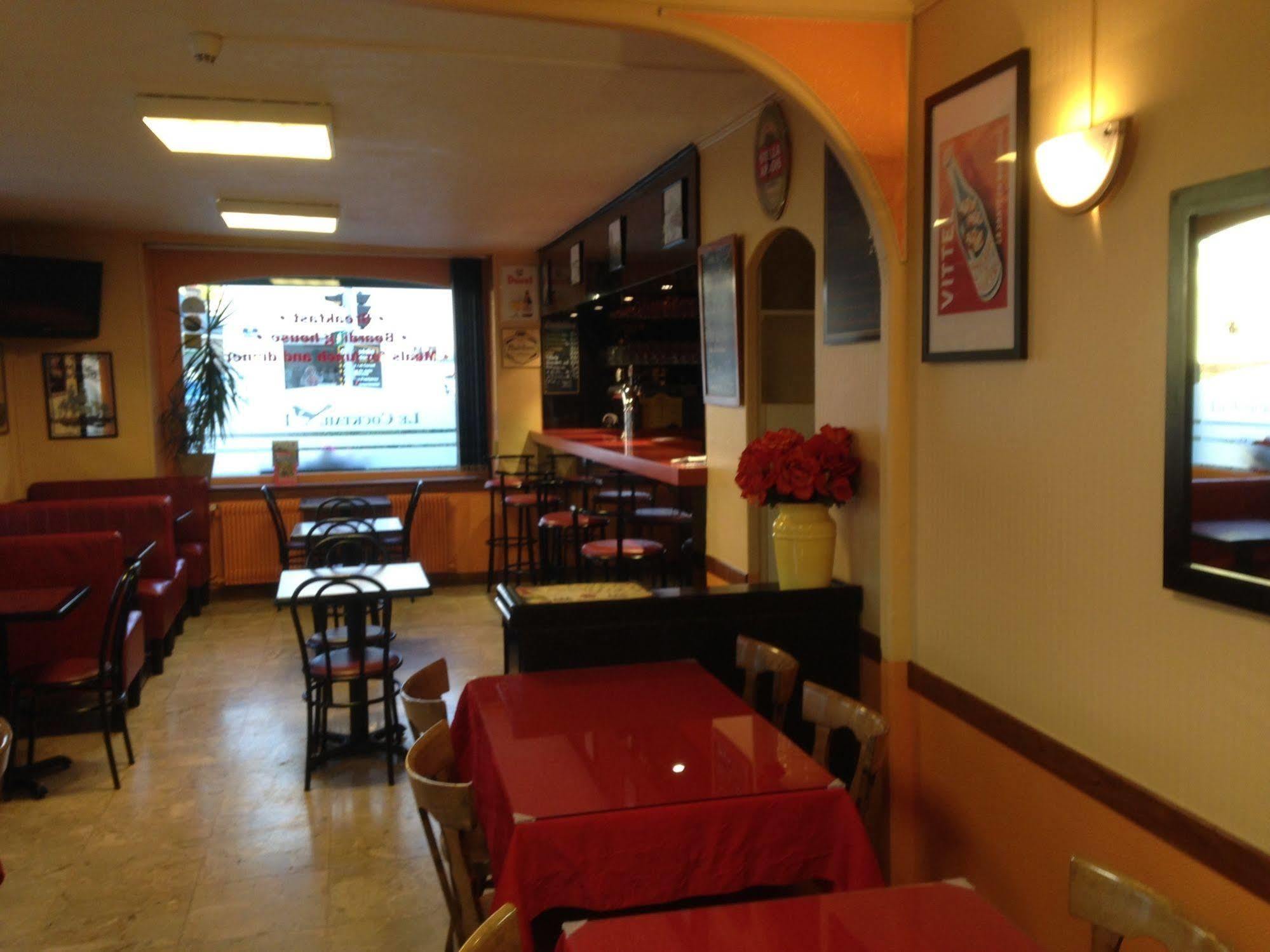 Hotel & Restaurant Hanoi Station Saint-Malo Bagian luar foto