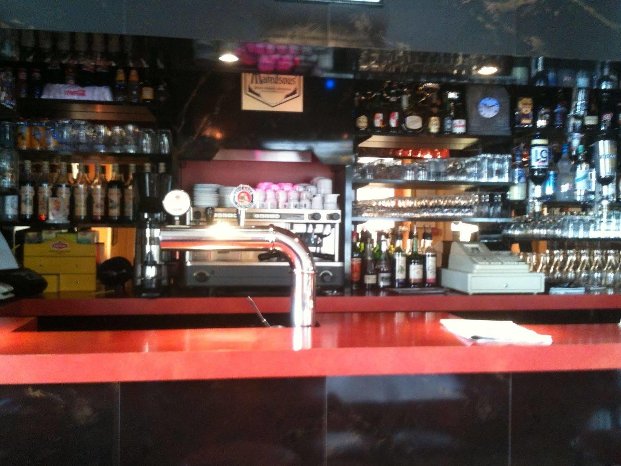Hotel & Restaurant Hanoi Station Saint-Malo Bagian luar foto