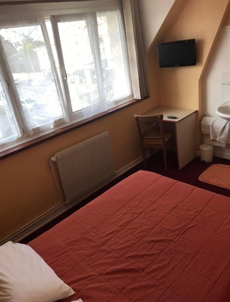 Hotel & Restaurant Hanoi Station Saint-Malo Bagian luar foto