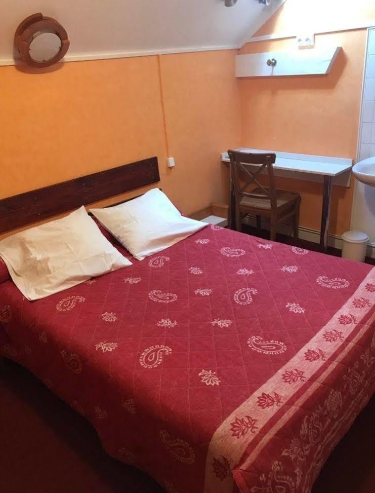 Hotel & Restaurant Hanoi Station Saint-Malo Bagian luar foto
